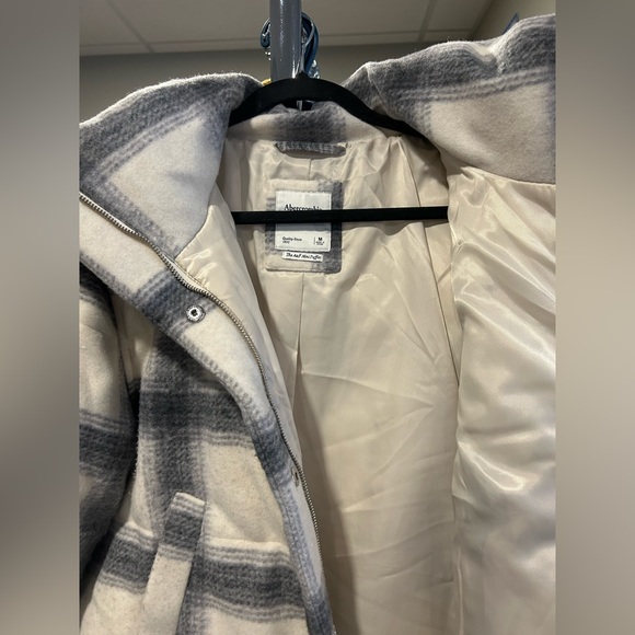 Abercrombie and Fitch plaid puffer coat - Picture 6 of 6